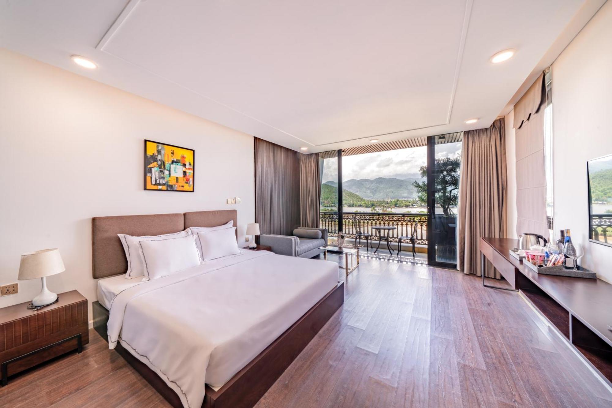 Cami Riverside Resort Дананг Экстерьер фото